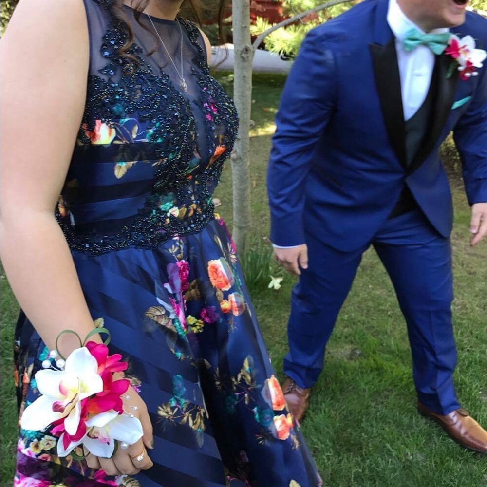 Prom Dress - Picture 7 of 7